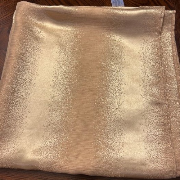 Gold on gold cloth tablecloth - Picture 2 of 2